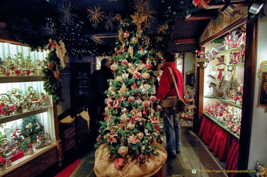 16,000 sq ft of Christmas decorations